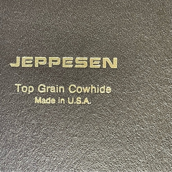 Jeppesen Premium Leather Binder - 2 inch - Picture 12 of 15
